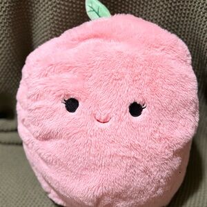 Squishmallows Phylis the Peach